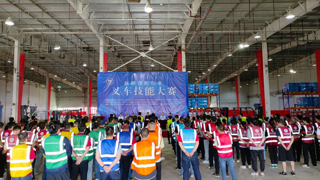 2024年新疆仓配行业叉车技能巅峰对决： 安全与效率并重，工匠精神闪耀赛场