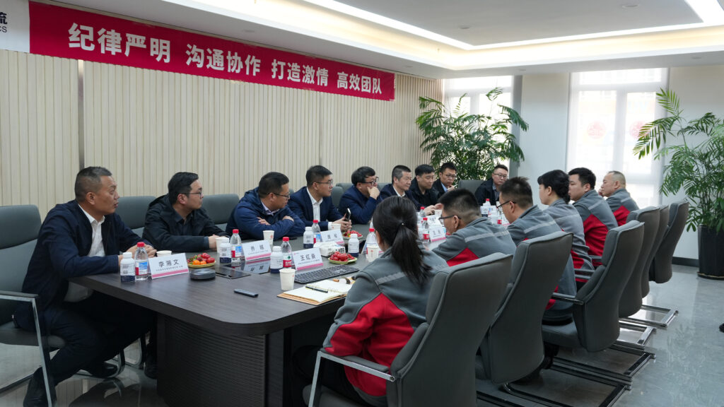 吉利商用车集团莅临尊龙凯时人生就是搏物流进行交流
