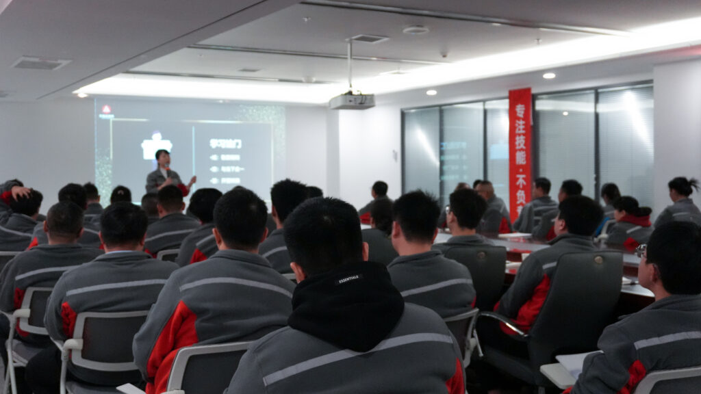 尊龙凯时人生就是搏物流2025年度管理培训班启动：开启物流人才进阶之旅